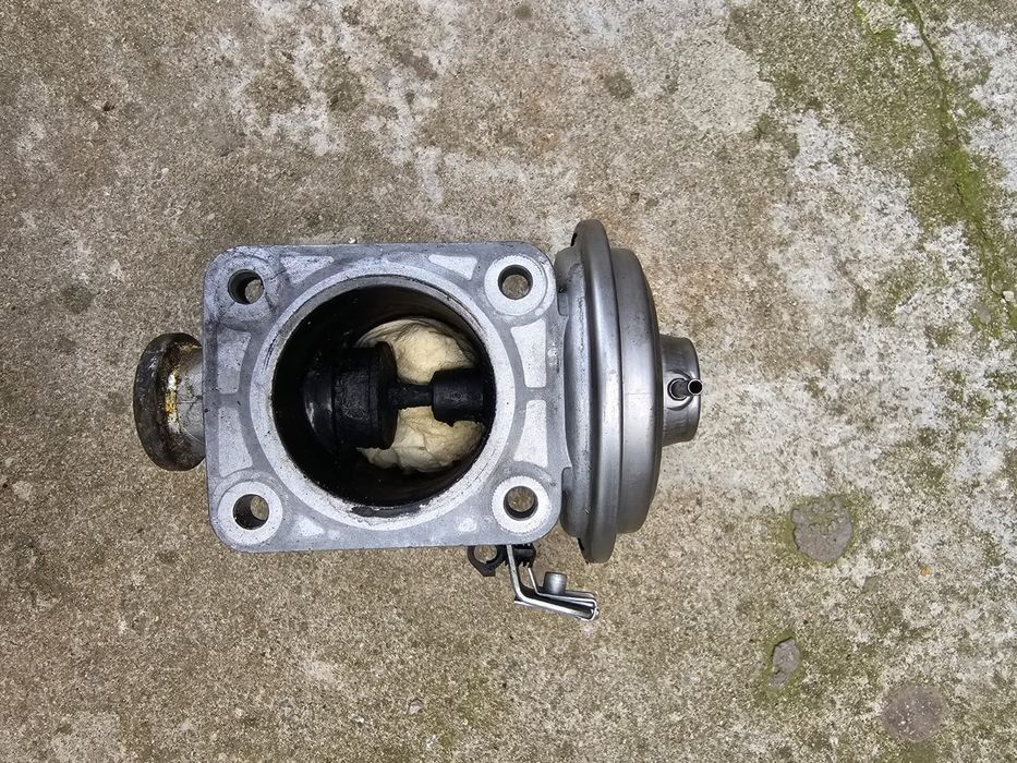 Piese BMW e46 facelift 320D 150cp - rampa injectoare,injectoare,EGR