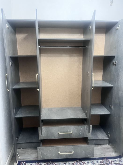 Шифоньер продам почти новый