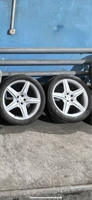 Продам два диска с резиной r20 amg Mercedes