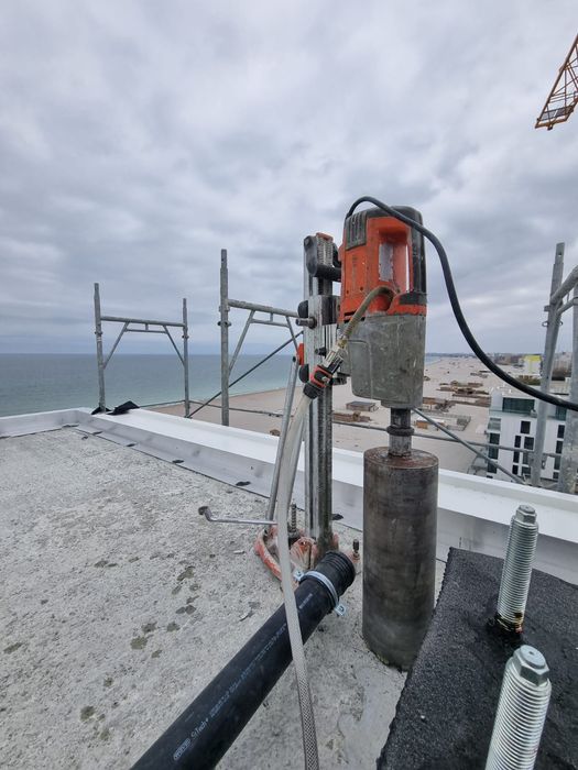 Gaura centrala hota aerisiri ac instalatii sanitare carota carotare