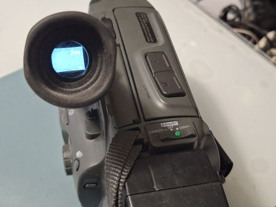 Sony +Grundig, 2 buc handycam Video8,pt piese,reparat sau colectie