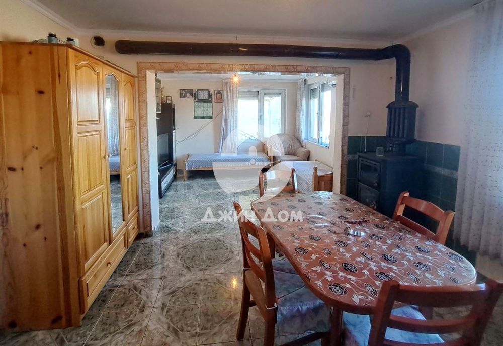 Двуетажна къща с 6 спални и гледка ПЛАНИНА в с. Черноград