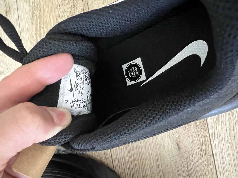 Продаю новые кроссы .