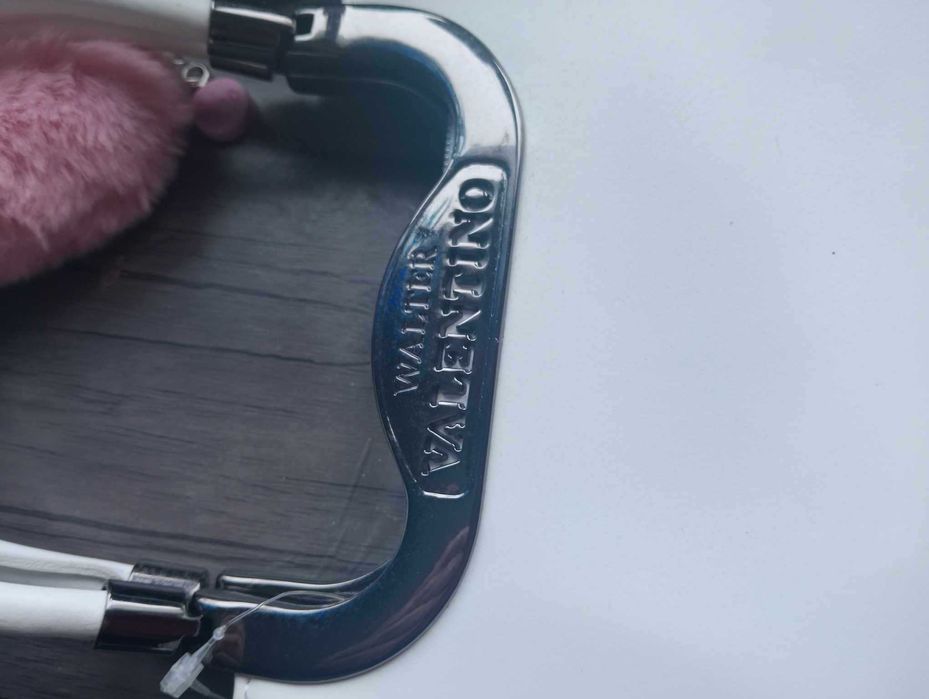 бяла чанта Валентино естествена кожа  малък размер