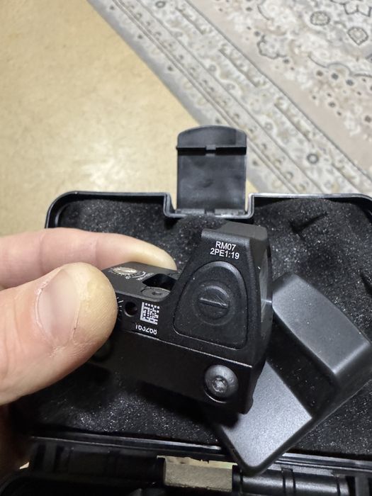 Прицел на Глок 17 с фонариком