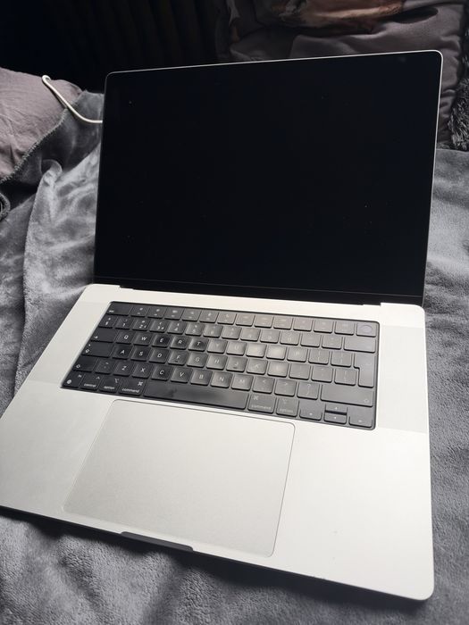 Macbook pro 16” M2 MAX 2023 32GB RAM 1Tb SSD