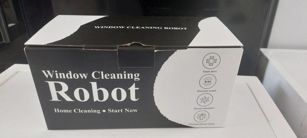 Робот за почистване на прозорци с контейнер за вода