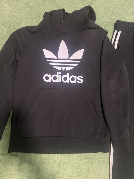 Екип на Adidas - адидас