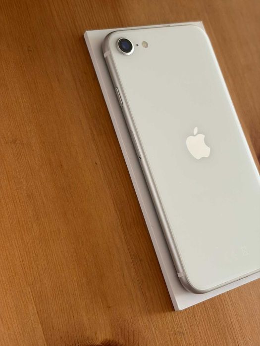 Iphone SE 2020 - Бял - 64GB -Перфектно състояние - Неразличим от Нов