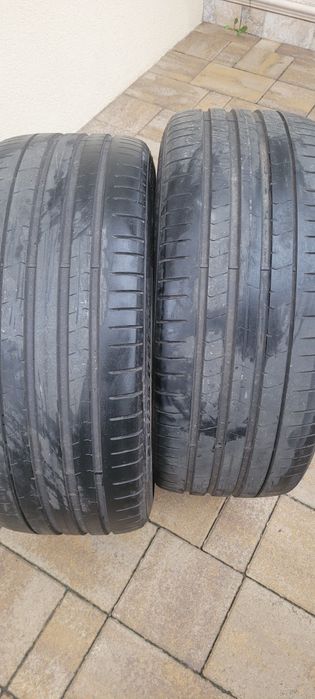 Vând 2 cauciucuri Pirelli 255/35R21 98W