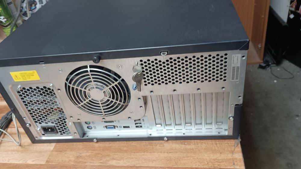 Продавам сървър HP