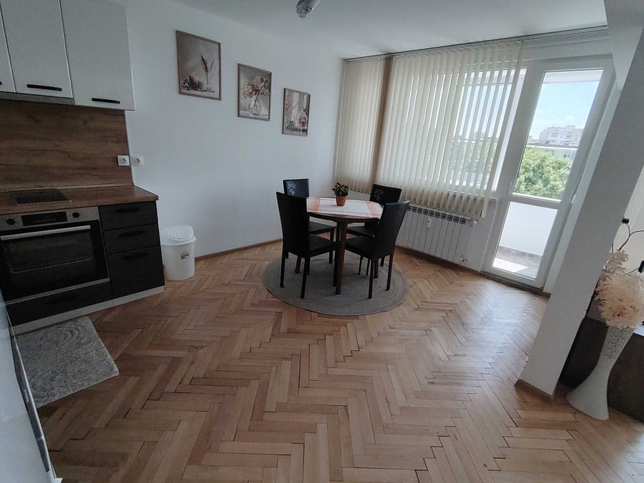 Дава под наем луксозен 3-стаен апартамент