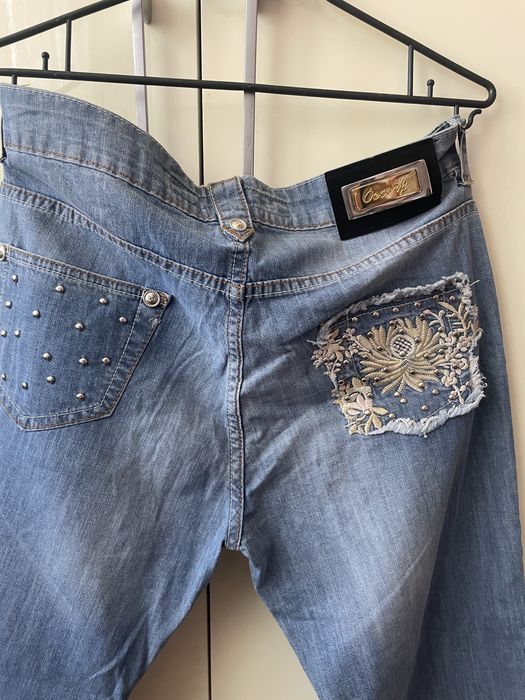 Дамски дънки с бродерия