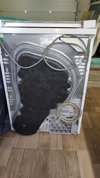 Сушилня Бош много запазена 8кг с дъска за монтаж над пералня