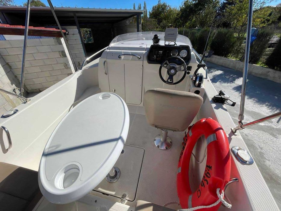 Лодка Quicksilver 455 Cabin 2017 с регистриран колесар