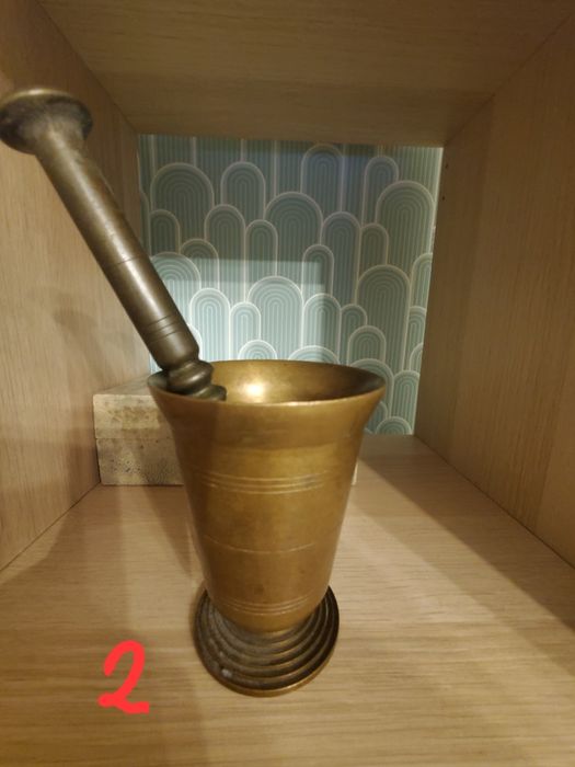 Mojar cu Pistil (2 modele vechi din bronz), rasnita veche alama