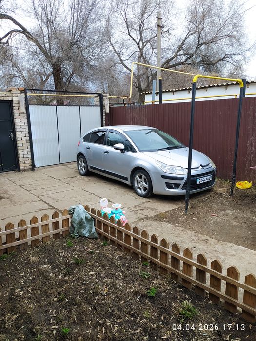 Автомобиль  Ситроен С4