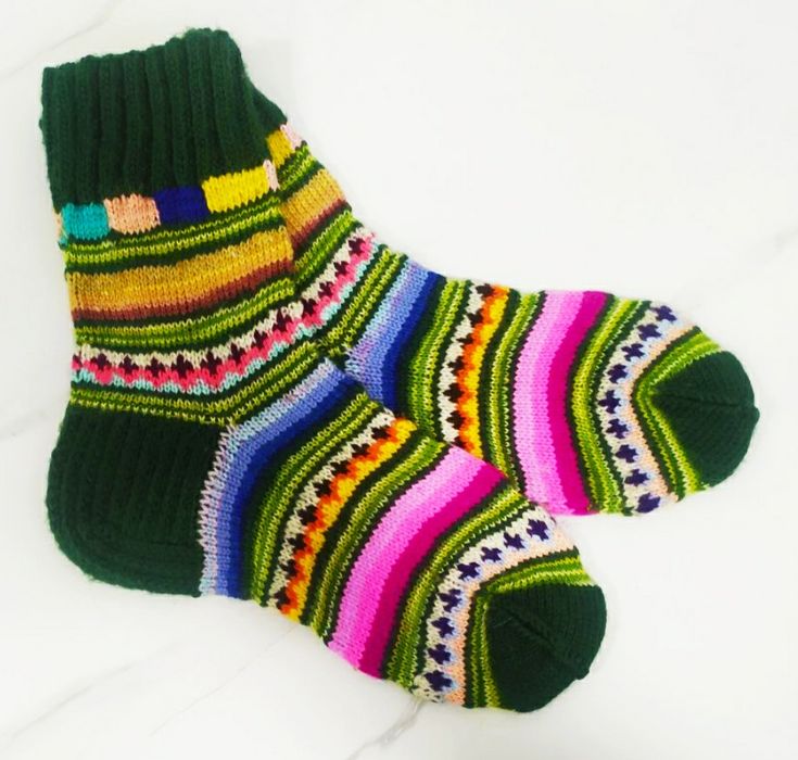 Вязаные носочки из натуральной пряжи.