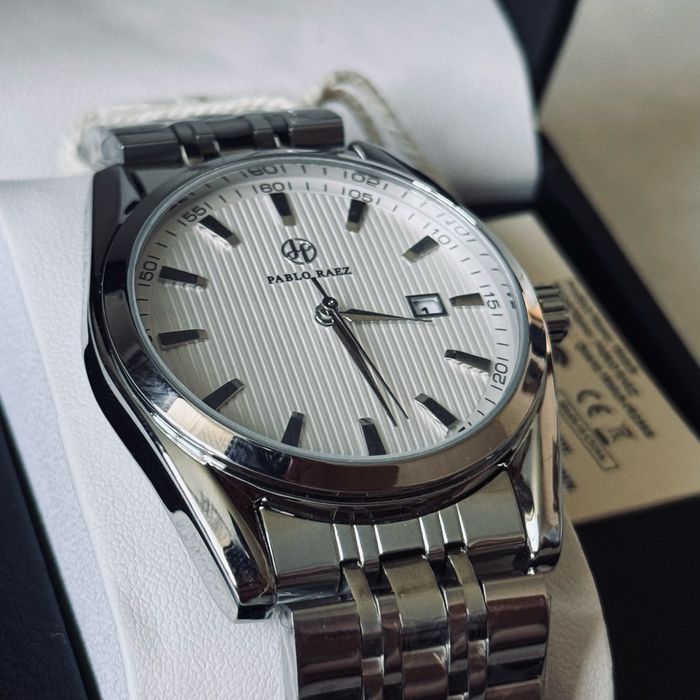 Часы наручные белые