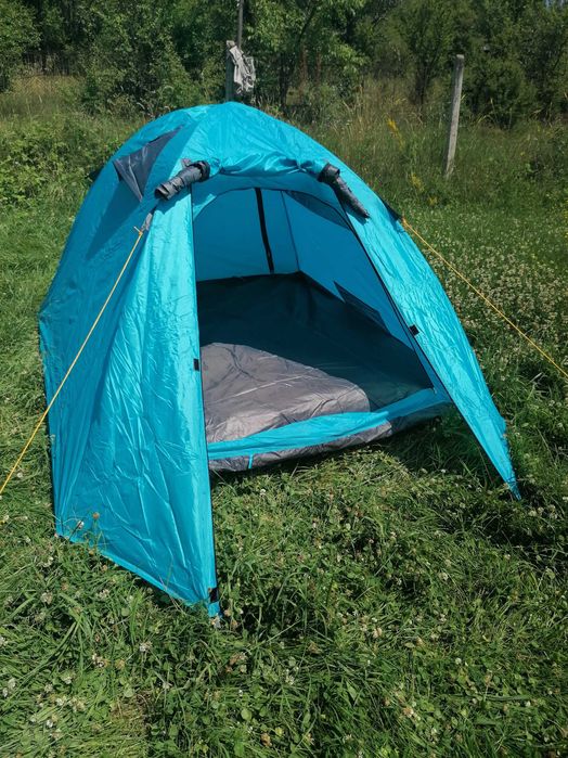 Продавам чисто нова много лека двуслойна палатка с алуминиеви рейки