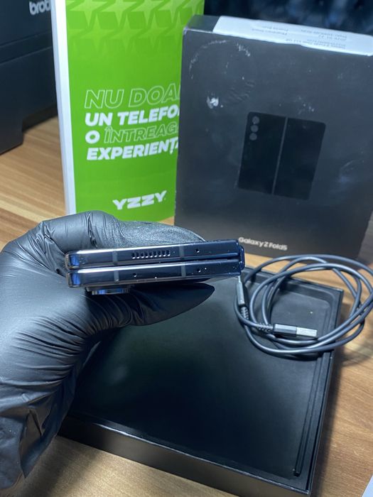 Samsung Galaxy Z Fold5 • 512 GB • Phantom Black