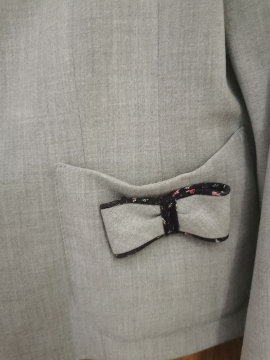 Costum dama cu pantaloni office, culoare gri deschis, marimea 40.