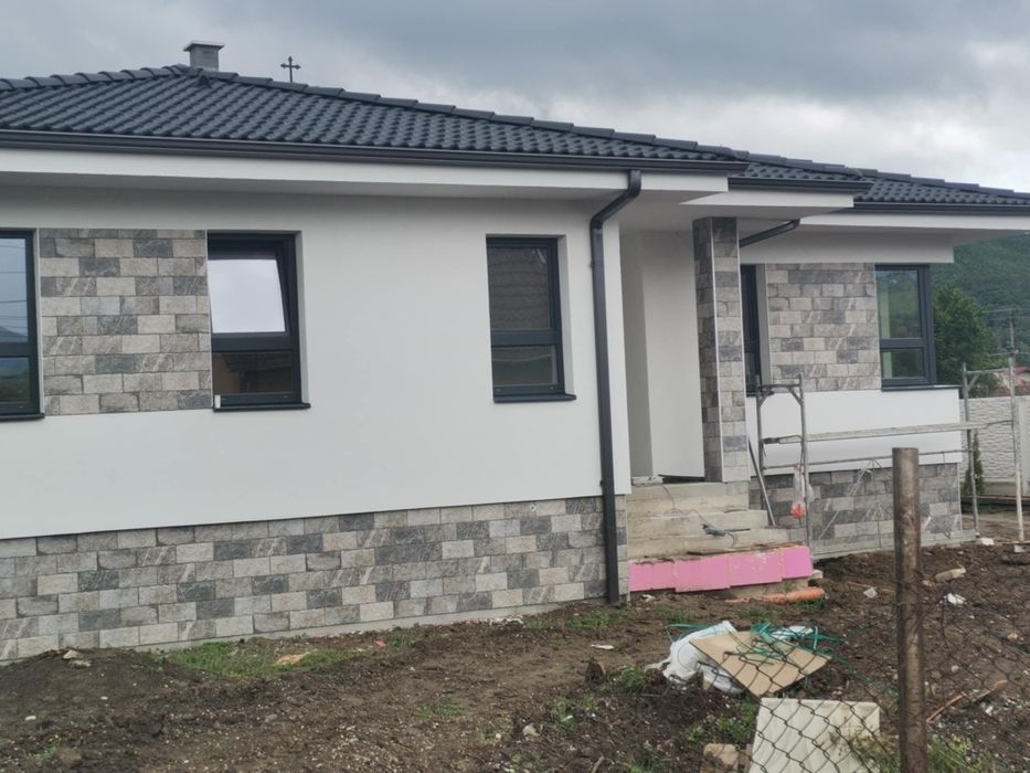 Execut : Gresie și faianță