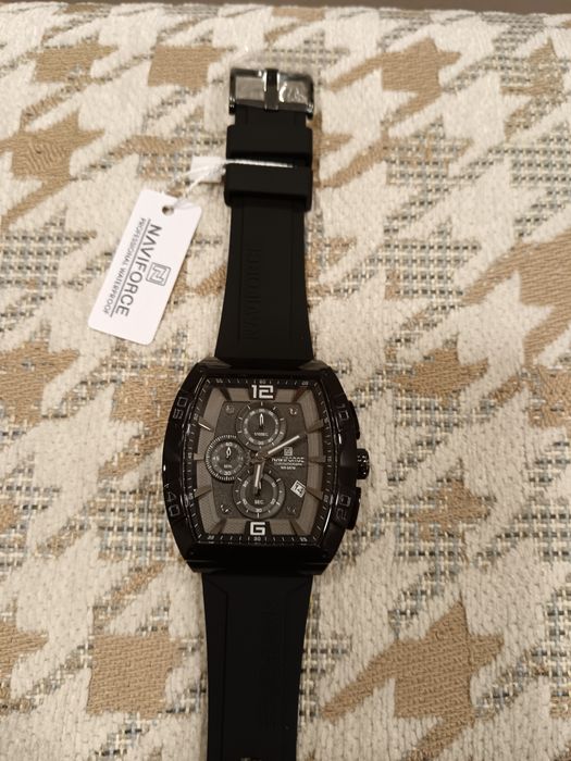 Продам часы Naviforce