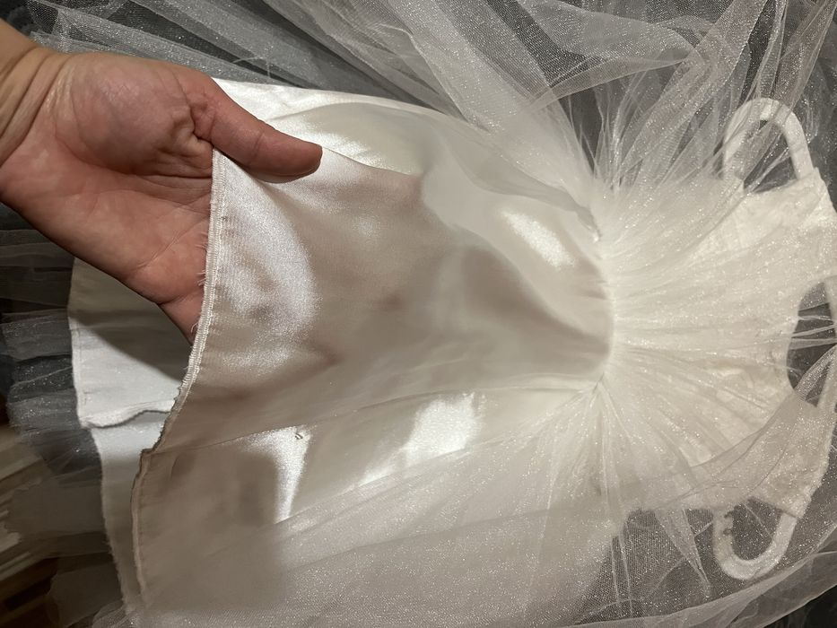 Бяла официална рокля