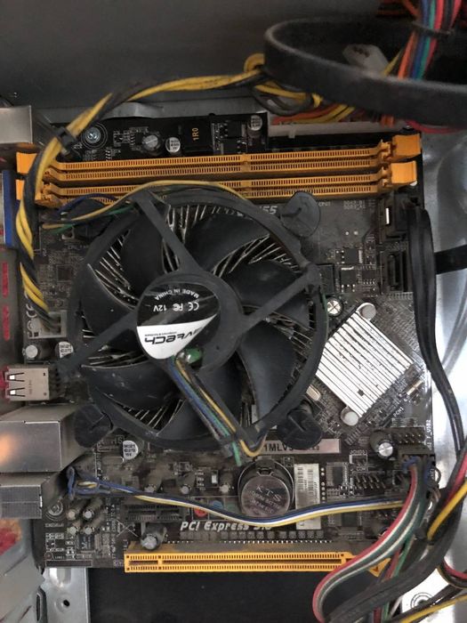 Продам 3 старых системных блока + монитор (комплектом или по отдельнос