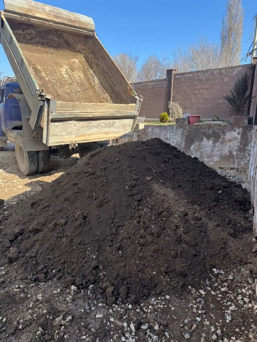 Перегной, земля, песок, бой кирпича