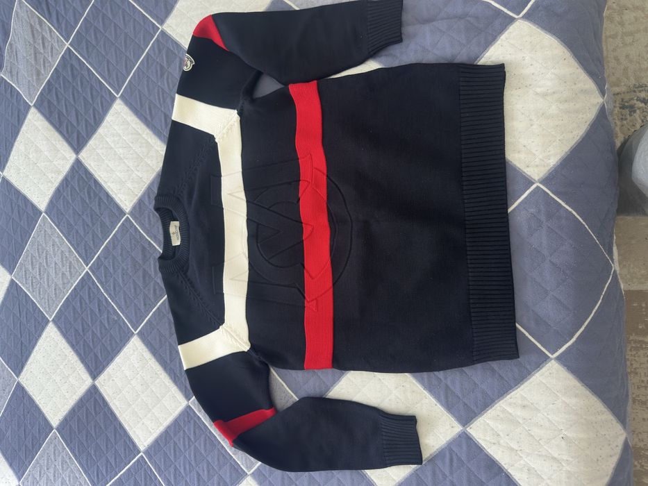 Свитшот от брэнда Монклер