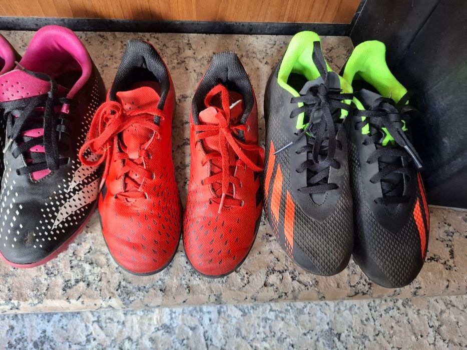 Различни модели оригинални футболни обувки