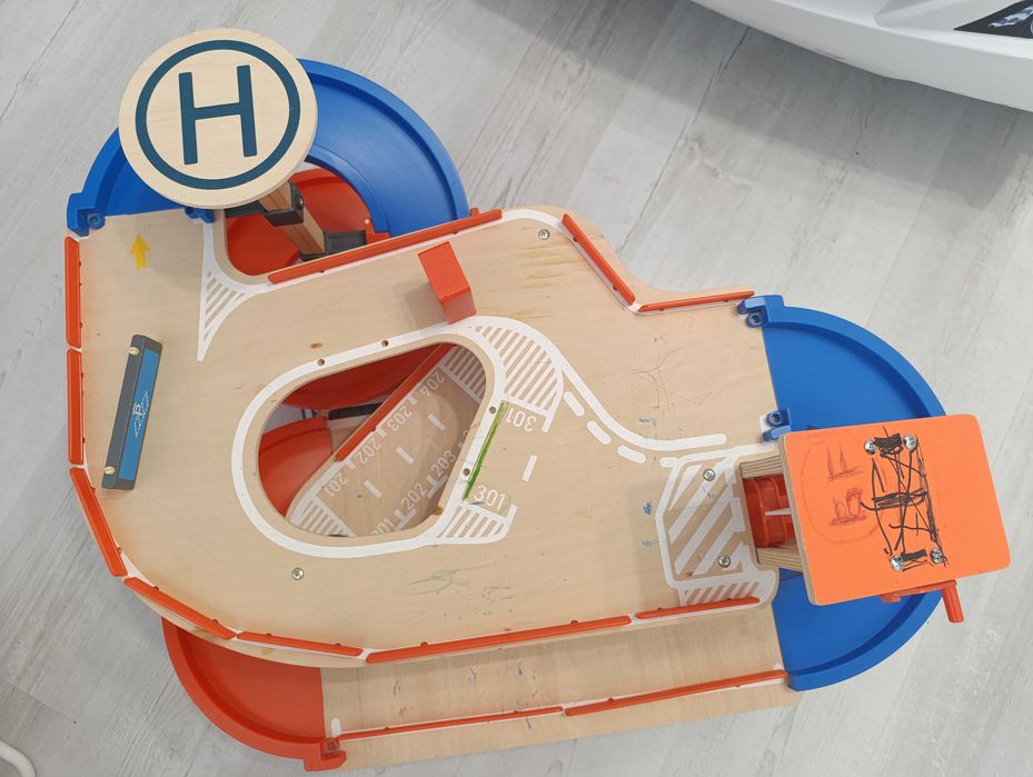 Детска дървена писта/паркинг