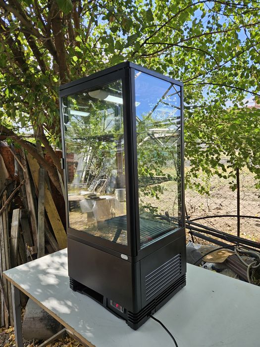 Витрина за торти сладкарски изделия сандвичи, плодове и зеленчуци и др