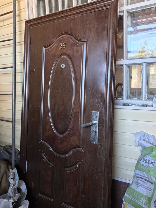 Продам дверь срочно