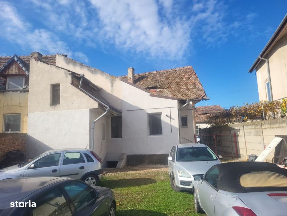 Casa individuala si curte de 480 mp zona Piata Cluj