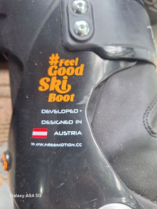 Обувки за ски със практична чанта