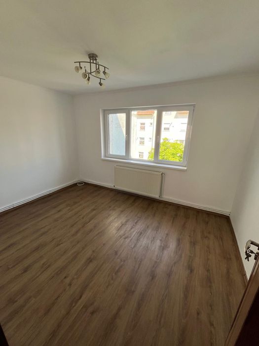 Apartament cu 3 camere