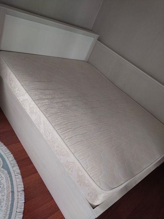 Двухспальная кровать