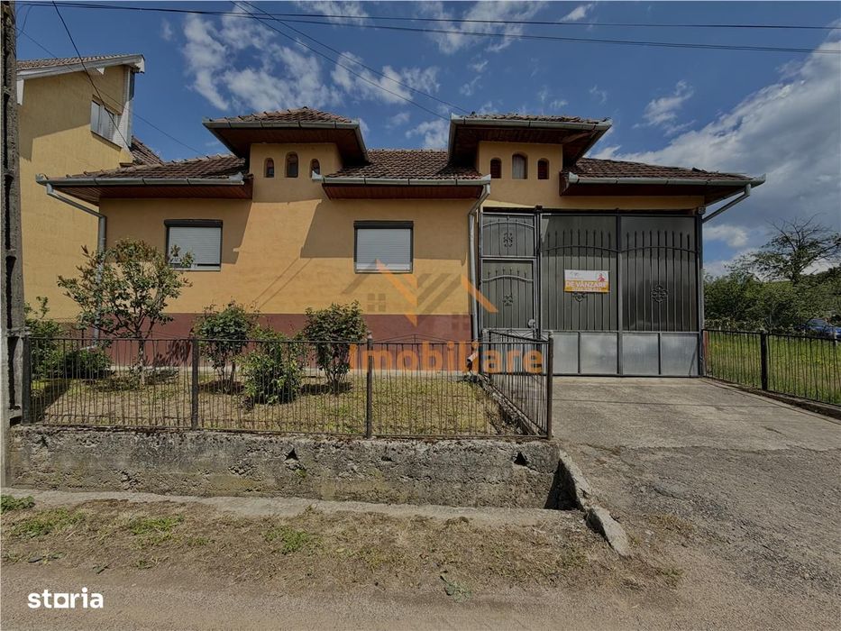 Casa De Vanzre | 4 Camere | 978 Mp Teren | Rosia | Bihor |