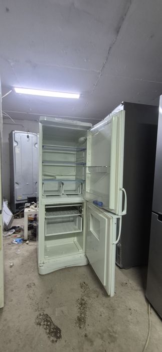 Холодильник индизит 35000.самсунг дороже