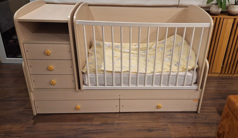 Бебешка кошара трансформираща се в единично легло