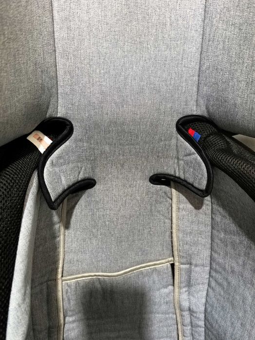 Обезопасяващи столче за автомобил