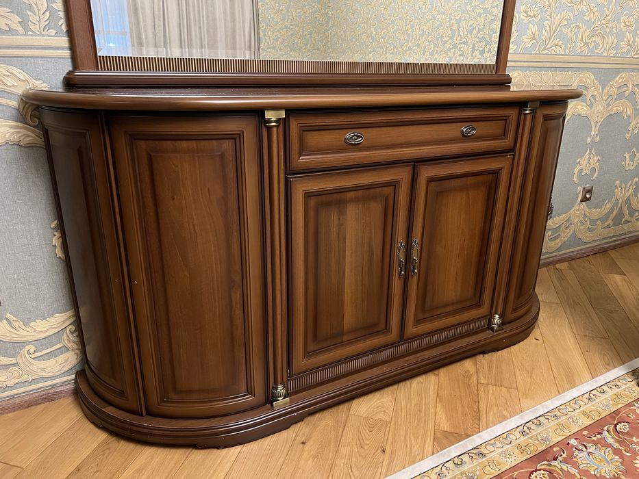 Комод с зеркалом