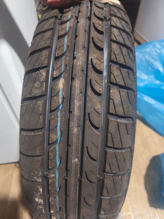 Продам покрышки 2 шт лето новый