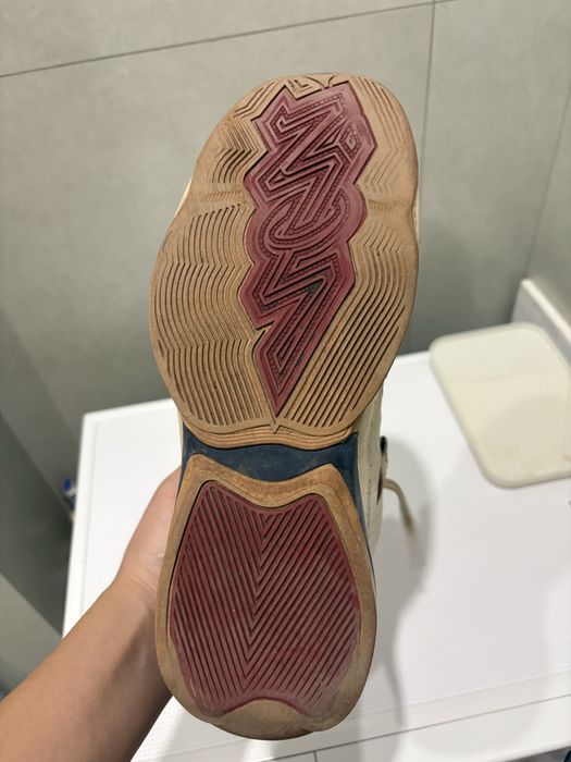 Продам кроссовки