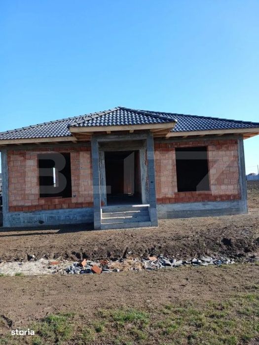 Casa la rosu , 170 mp , strada Principala Botiz-Ciuperceni