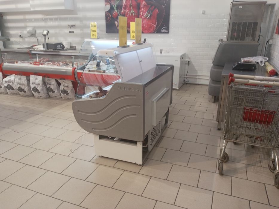 Витриный холодильник