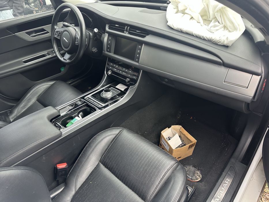 Jaguar XF на части